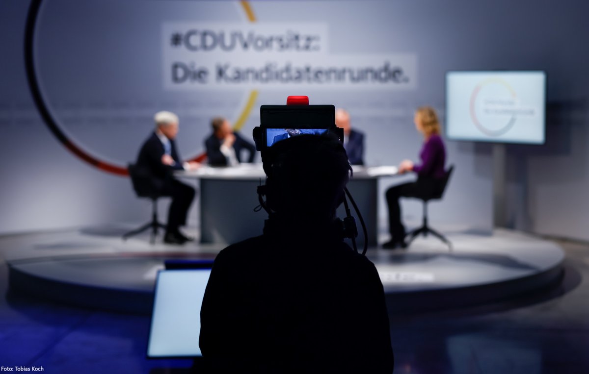 josef_ferdinand's tweet photo. Heute letzte #Kandidatenrunde und damit Finale im #CDUTV-Kandidatenverfahren um den #CDUVorsitz. ✅
3⃣ mal #CDULive - jeweils einzeln mit @ArminLaschet, @_FriedrichMerz & @n_roettgen
2⃣ Kandidatenrunden mit allen drei Bewerbern
1⃣ bockstarkes #Team im #KAH! 💪
#wegenmorgen https://t.co/yUleW6bCcq
