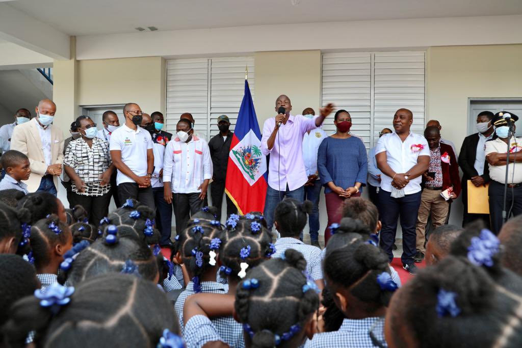 moisejovenel's tweet photo. Ce  vendredi 08 Janvier 2021, je suis à Petit -Goâve pour procéder à l’inauguration du Lycée National Roseline Vaval. Notre engagement reste le même: faire en sorte que chaque enfant,peu importe son sexe et son appartenance sociale,ait accès à l’éducation.#Haïti #tirèslapoupèpla https://t.co/QvkyheF7Eh