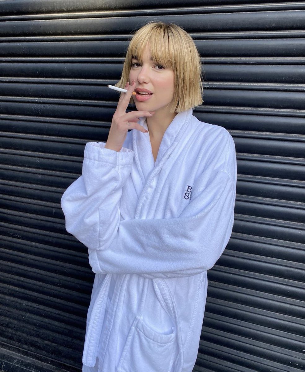 fnagain's tweet photo. She misses her blond hair a lot I think.... https://t.co/6zhUVLvCj7