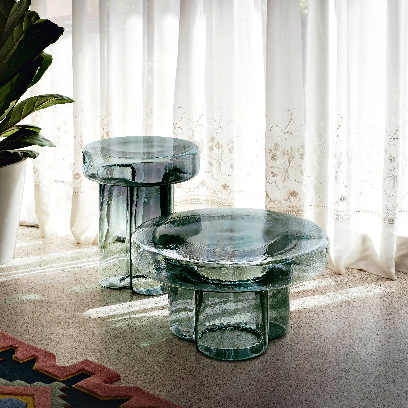 designaholicmx's tweet photo. Las mesas Soda de Yiannis Ghikas están hechas completamente de cristal de Murano soplado con colores elegantes que crean un juego de luces y sombras. Cada pieza pesa unos 20 kgs y es soplada, alargada y moldeada por tres maestros vidrieros para producirla con un solo volumen. https://t.co/luffvxKsMI