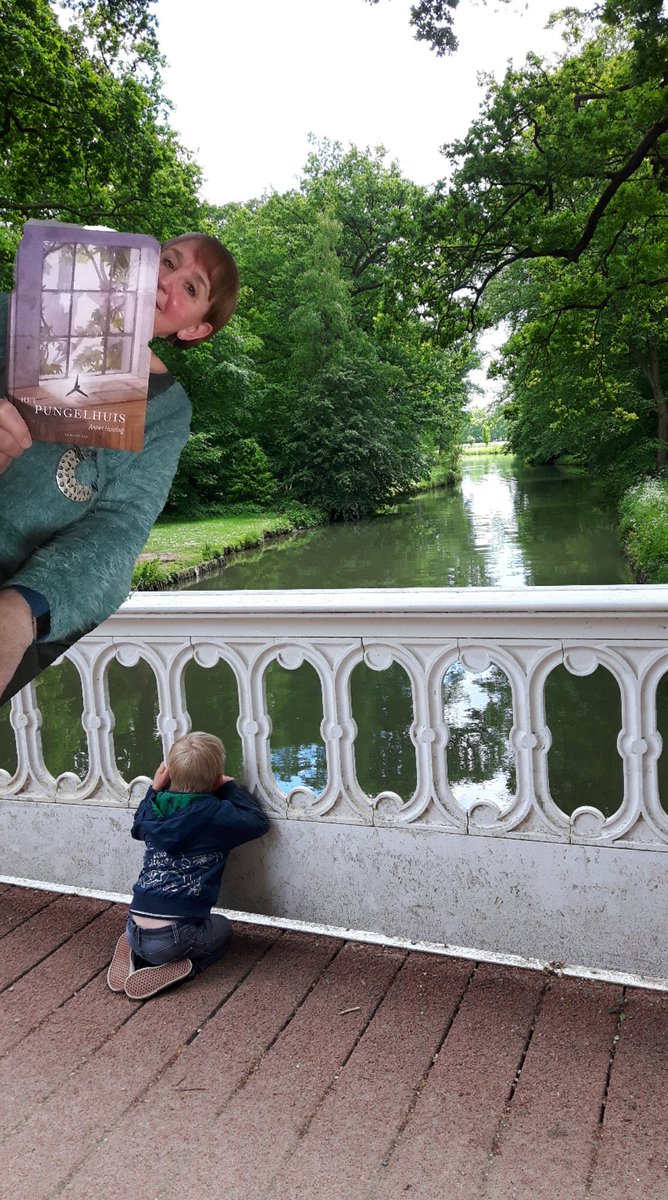 Boek 12: Een zeer geslaagd jeugdboek. Speelt zich gedeeltelijk af hier in de buurt. Veel bekende plekjes komen voorbij. Maar het hoofdthema: De botersmokkel,   speelt zich af in Brabant tegen de Belgische grens. #Boekenbingo  #Het pungelhuis <a href="/blauwaventurijn/">Blauwe Aventurijn</a>