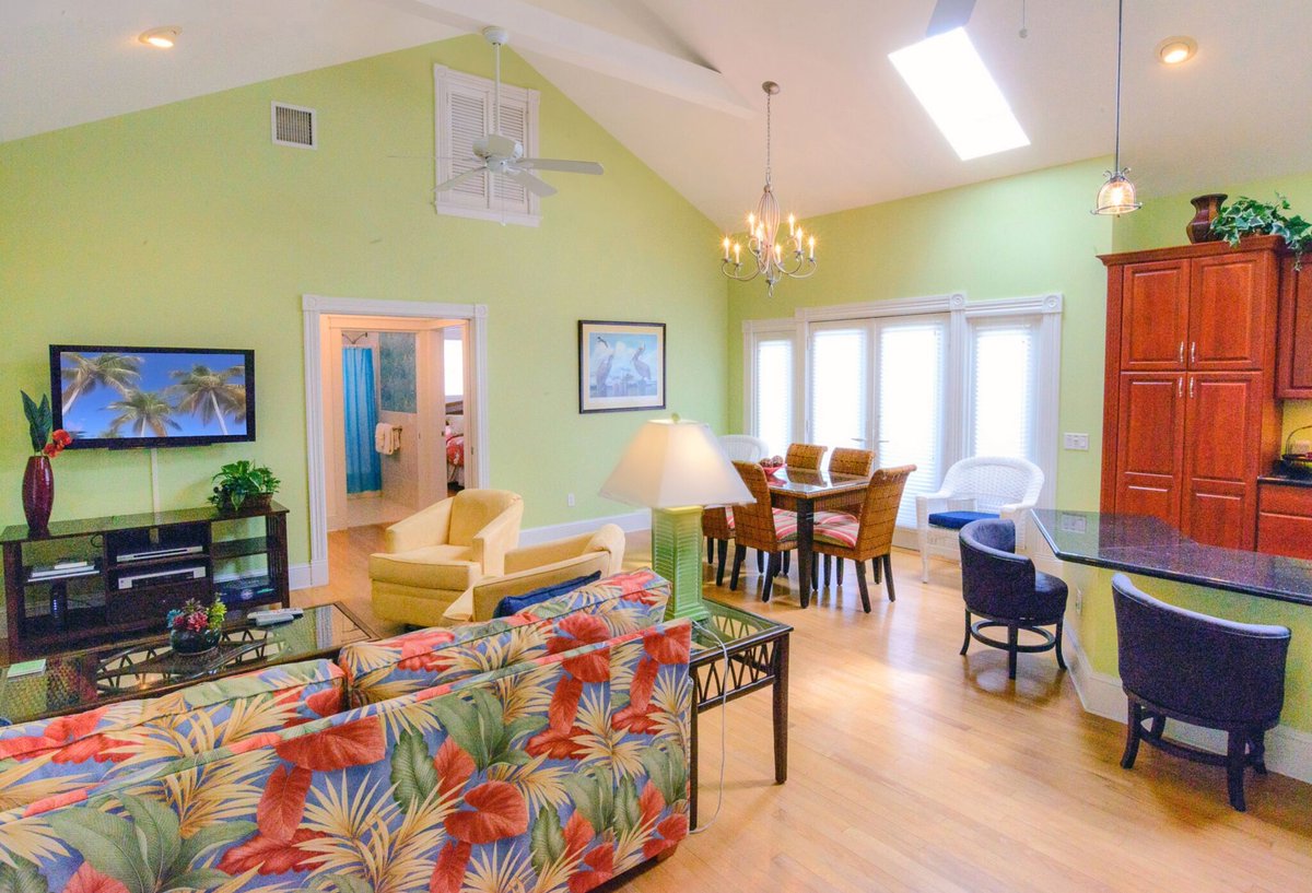 VHKW's tweet photo. Vacation Homes of Key West on #Google https://t.co/RMyTGdVbKh ‘Island Elegance’ for February in Key West.
Sunshine, fresh air, close to Higgs Beach. Cook up a storm or order out. Dine outside, stream movies inside. Work, Study, Relax. Stay safe. Feb 2021 in the tropics is bliss. https://t.co/fMVLZbKcg7