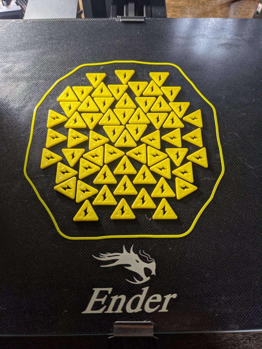 SkyJedi's tweet image. The yellow is quite stunning, don'tcha think? #projectreforge #keyforge
