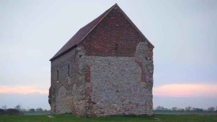 Gough_Janet's tweet photo. Tremendous to see St Peter-on-the-Wall, St Cedd's Celtic mission church 560s on the Essex coast that was built out of an abandoned Roman fort in Bradwell-on-Sea @chelmsdio - featuring with other church delights in @Countrylifemag #SecretBritain - 50 lesser-known British treasures https://t.co/Cdljx8cOoY