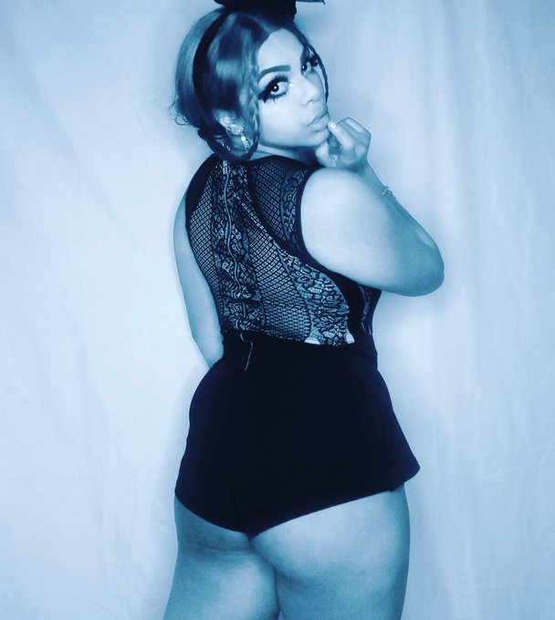😰💦When the freaks out, them cheeks out!✨💙✨💦#Vibez #Honeyvalencia #gothic #goth #allblack #thiccc #thiccboy<a href="/tag/vibez"class="tags">#Vibez</a><a href="/tag/photography"class="tags"><span>#photography</span></a><a href="/tag/linkinbio"class="tags"><span>#linkinbio</span></a><a href="/tag/fridayfeeling"class="tags"><span>#fridayfeeling</span></a><a href="/tag/allblack"class="tags"><span>#allblack</span></a>