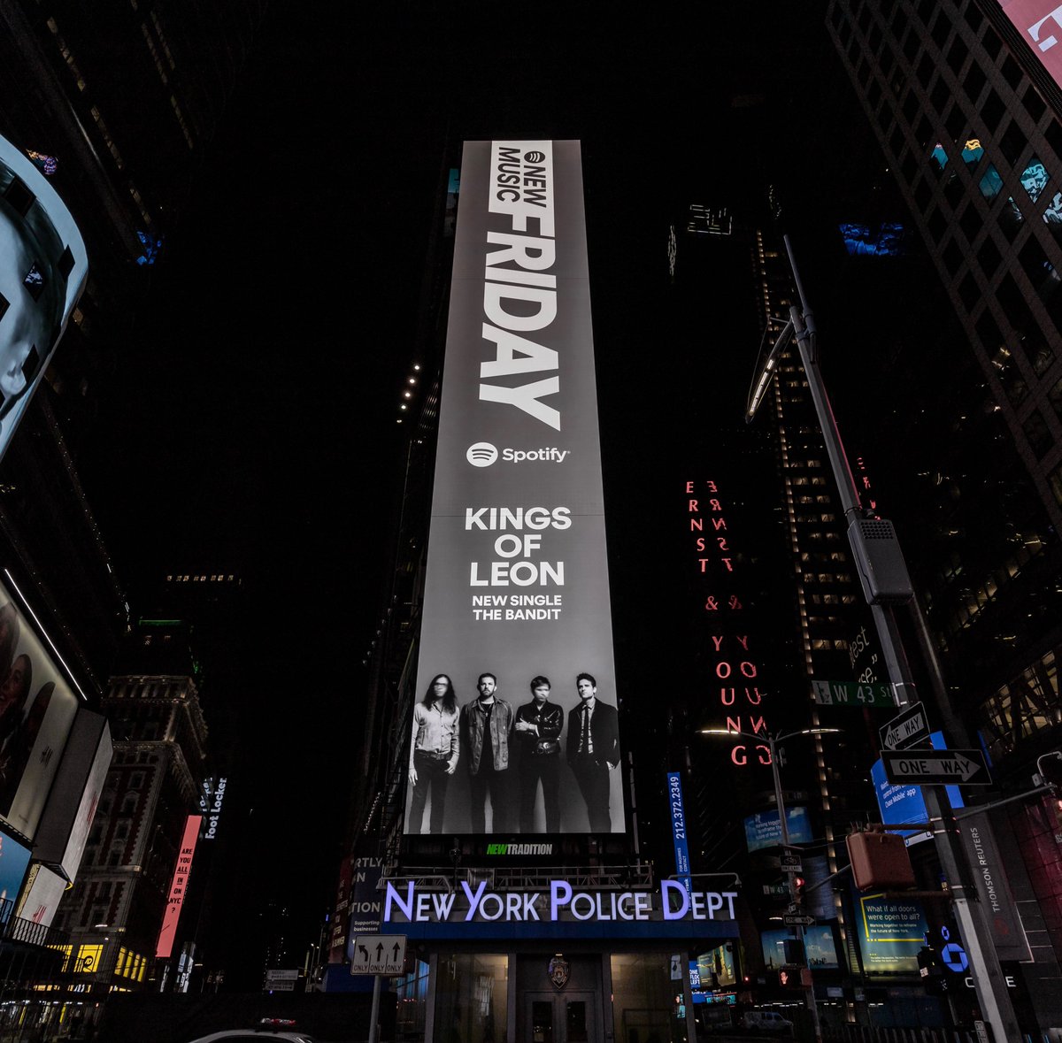 KingsOfLeon's tweet image. The Bandit x @Spotify #KOL8
smarturl.it/KOL.TheBanditx…