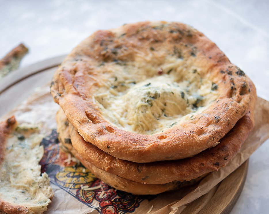 Langoși - turte or scovergi, are fried breads topped with cheese and sour cream. I used cheese, wild garlic, chives in the dough. This is just one example of the foods that were introduced to Romania and Hungary by the Ottoman empire. Recipe here irinageorgescu.com/recipes/langos…