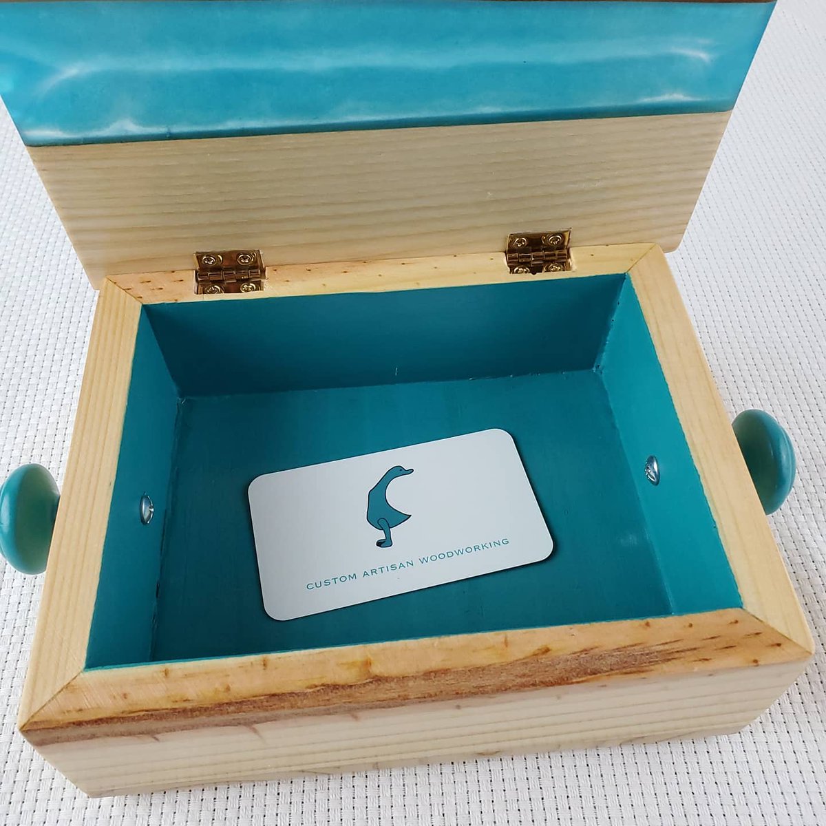 Oniixed's tweet image. Little live edge river keeper 

@defiantarts.co
@totalboat
#woodshop #woodworking #woodworkersofinstagram #woodworker #woodart #woodworkingshop #cabinetmaker #woodcraft #diy #maker #furnituremaker #craftsman #epoxyart #resinart #epoxy #resin  #mainewoodworker #mainelife #mainely