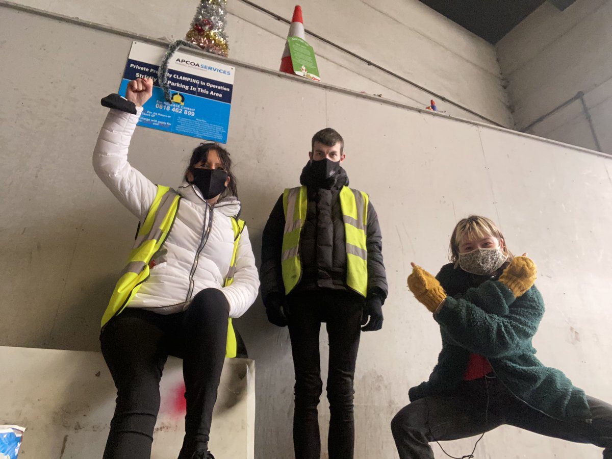 DebenhamsStaff's tweet photo. Tallaght, Henry St & Tralee still standing strong 👊
We urge ex-Debenhams workers to
PLEASE VOTE NO
#SupportDebenhamsWorkers
#Debenhams #Dublin
#StrikingIsNotACrime
#DontPassDebenhamsPicket #Christmas #Ireland #NewYear
#giftastic #UK #KPMG #Sale https://t.co/IsK55bRMRa