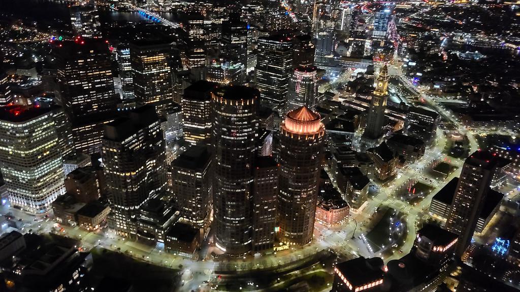 PennyRemembers's tweet photo. #prettycity RT @KristenEckRadio: Shot of the financial district from tonight over Boston Harbor...#BostonAtNight #BostonSkyline https://t.co/IdQazhqlyn