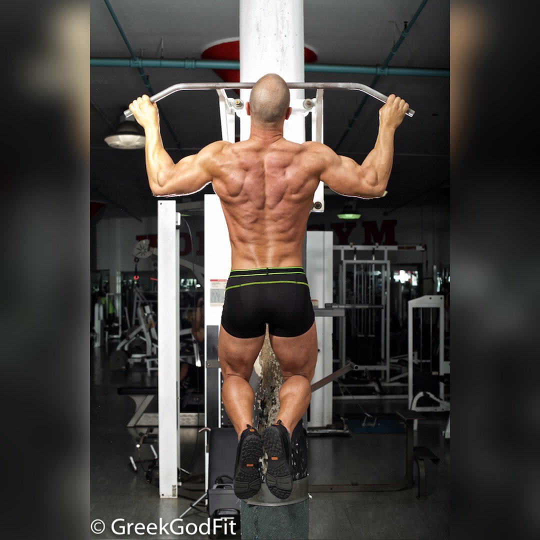philiofit's tweet photo. #FlashbackPost to some leaner times. I haven’t been cut for a while just enjoying life. Taken by Brent Haywood at The Gym San Diego. 

#bodybuilding #FitnessFriday #FitnessMotivation https://t.co/BVhBc3tEol