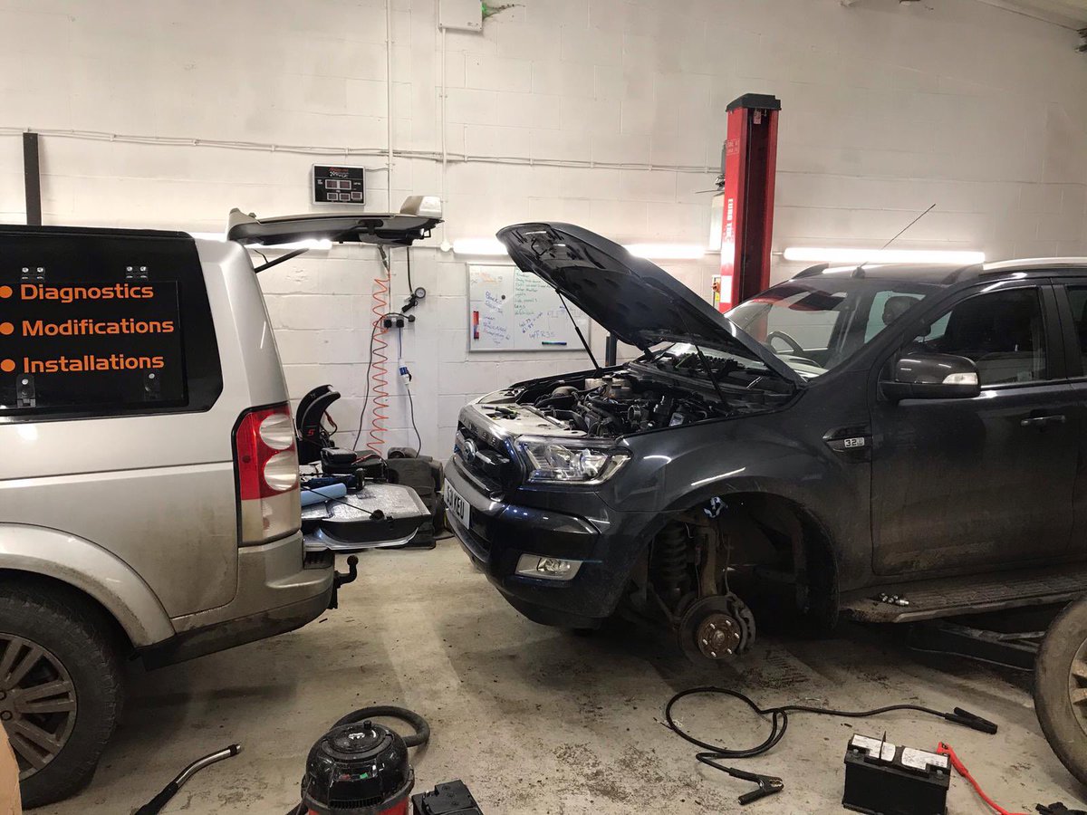 Late night glow plugs on this #wildtrak helping minimise key working customers down time! #autoelectrician #fordranger #diagnostics #nightshift