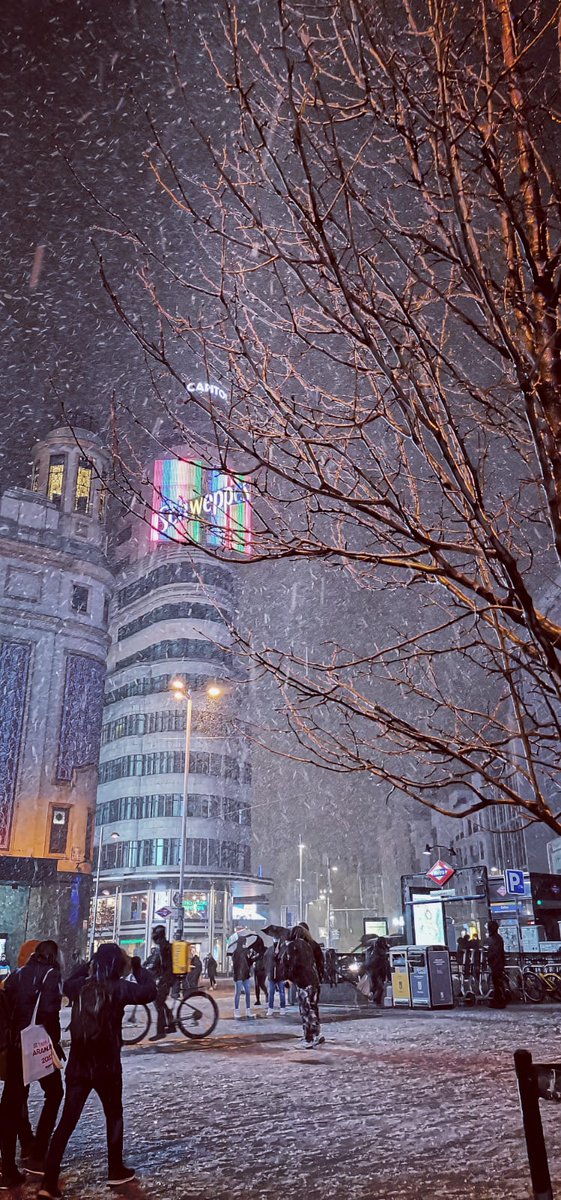 Moratacleta's tweet photo. Los riders de #glovo trabajando esta noche en Madrid bajo la nevada.
@ridersxderechos @ridersxdMAD https://t.co/EBvuZqid8v