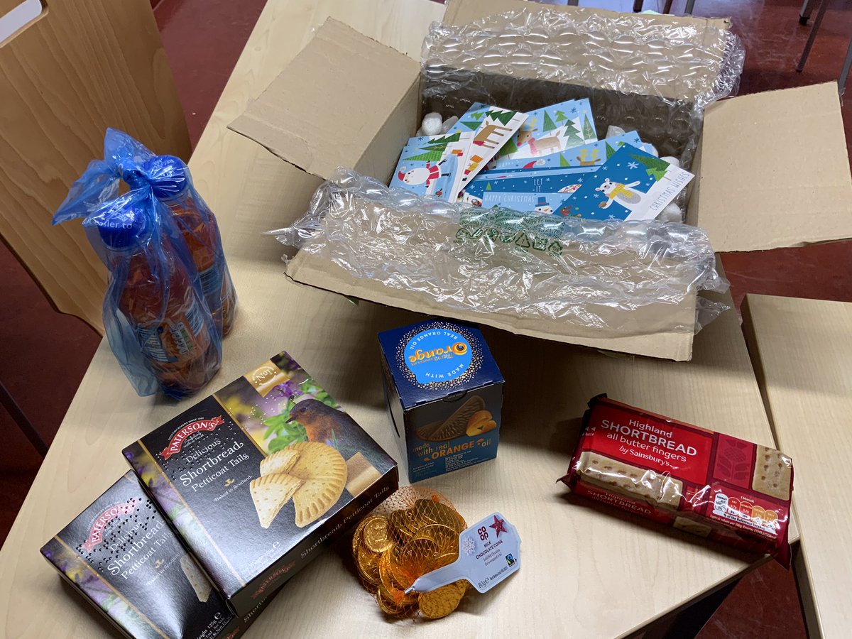 immerfrau's tweet photo. I never thought this would happen one day, but today I streamed my first unboxing video. 😄 We opened our parcel from Scotland via videoconference. What a blast!
A big thanks to our pen pals! @notebookmonkey @eTwinning_DE @eTwinningUK @eTwinningEurope https://t.co/GNUSrZXQV5