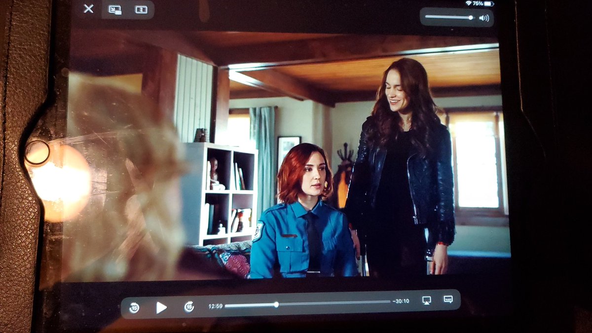 oncer43's tweet photo. After the week I've had, I needed a little pick me up. Turned on my #WynonnaEarp #Revwatch and it was S3E7...someone does love me!!!! https://t.co/SKCTeYhilN