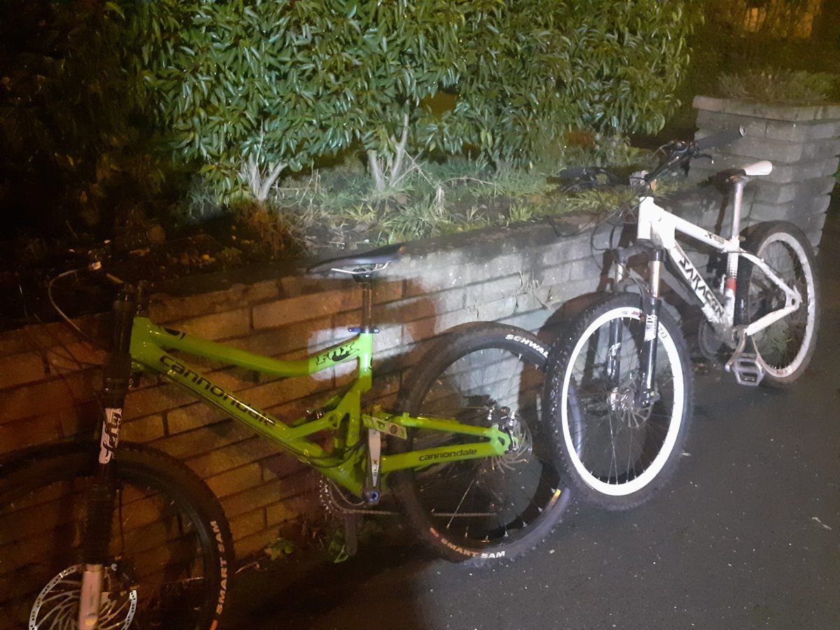 BE_NTF's tweet photo. TO ALL PARENTS!! If your son's come home tonight without their bikes, we would love to return them to you...and also to have a chat about why they broke into an old ladies house in #Billesley. Recognise these bikes? Comment below... @SpringfieldWMP https://t.co/ZBJyxnrnpz