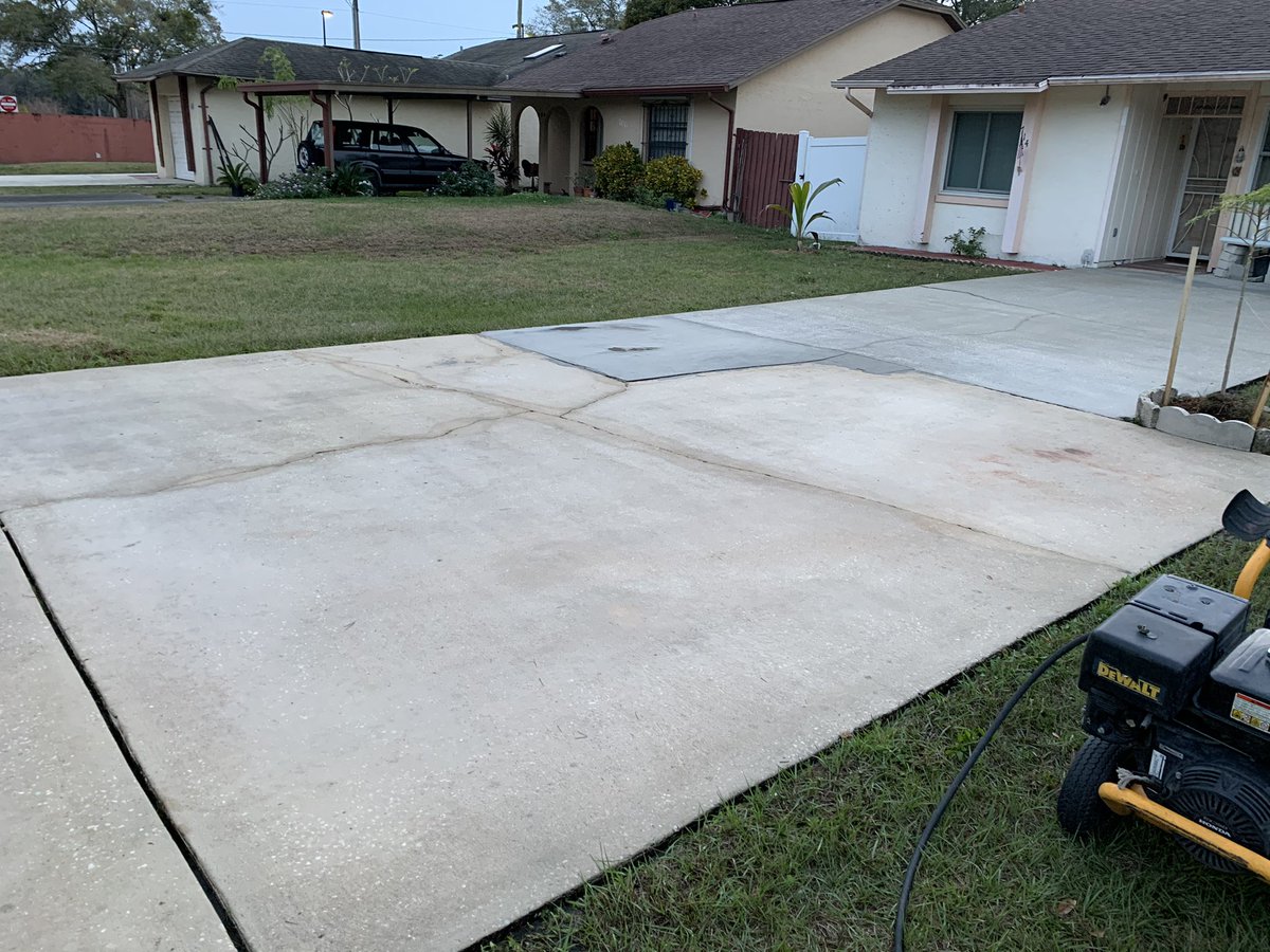 ItsAnthonyDuhh's tweet photo. Another property I did yesterday. Dm me for a FREE quote. Driveway/Fence/Pool deck. https://t.co/imxZ8gvr8U