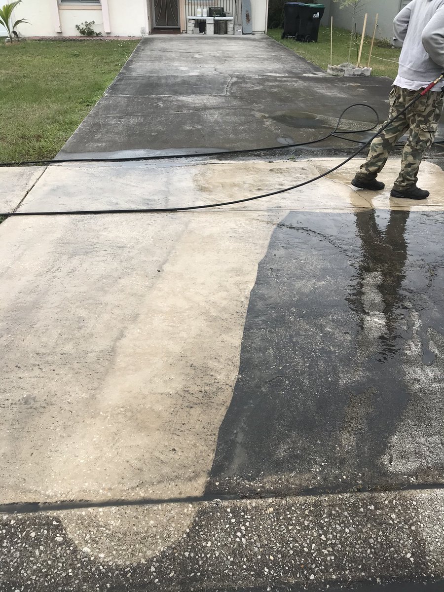 ItsAnthonyDuhh's tweet photo. Another property I did yesterday. Dm me for a FREE quote. Driveway/Fence/Pool deck. https://t.co/imxZ8gvr8U