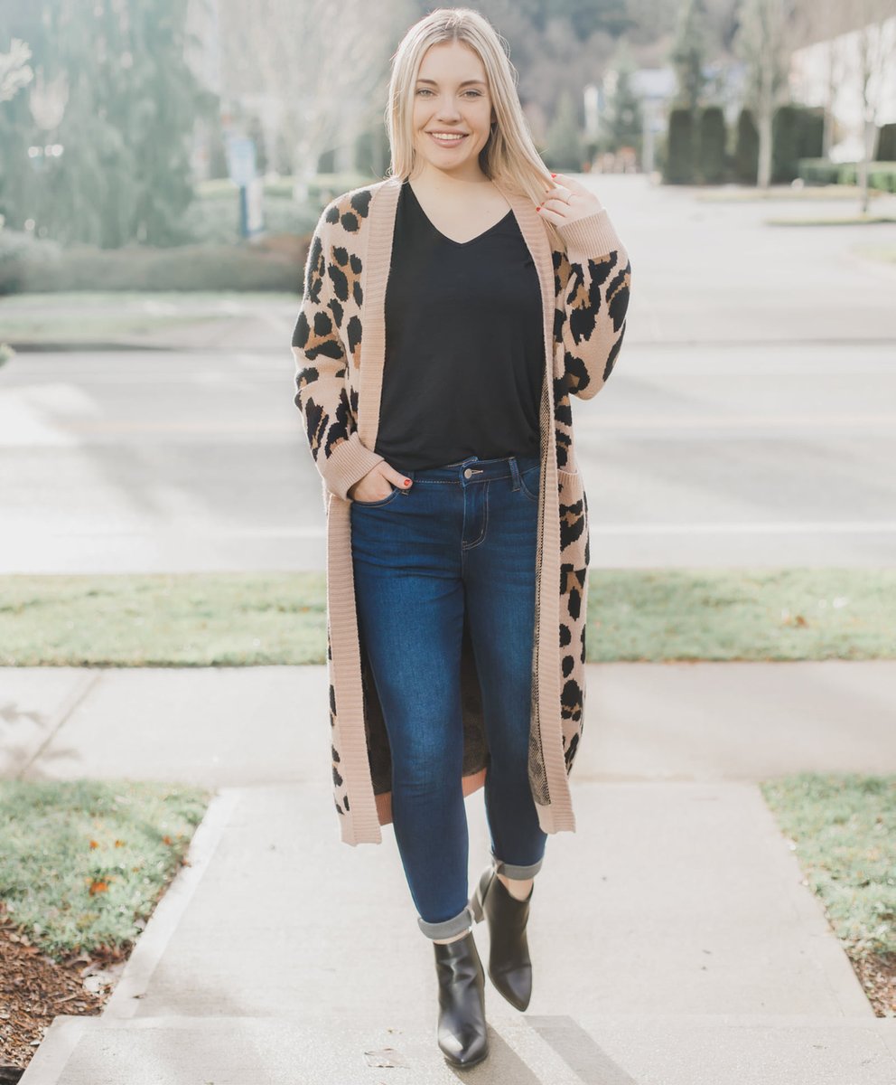 silver_icing's tweet photo. Walking into the weekend like... here comes the sun 
.
.
.
#silvericing #confidentstyle #silvericingstylist #siootd #vancityfashion #fashiontoronto #inspiringconfidence #allbodies #bodypositve #getthislook #canadianboutique #dressinghappy #canadianfashion #westcoastfashion #beyou https://t.co/Z1tOPOUZ8r