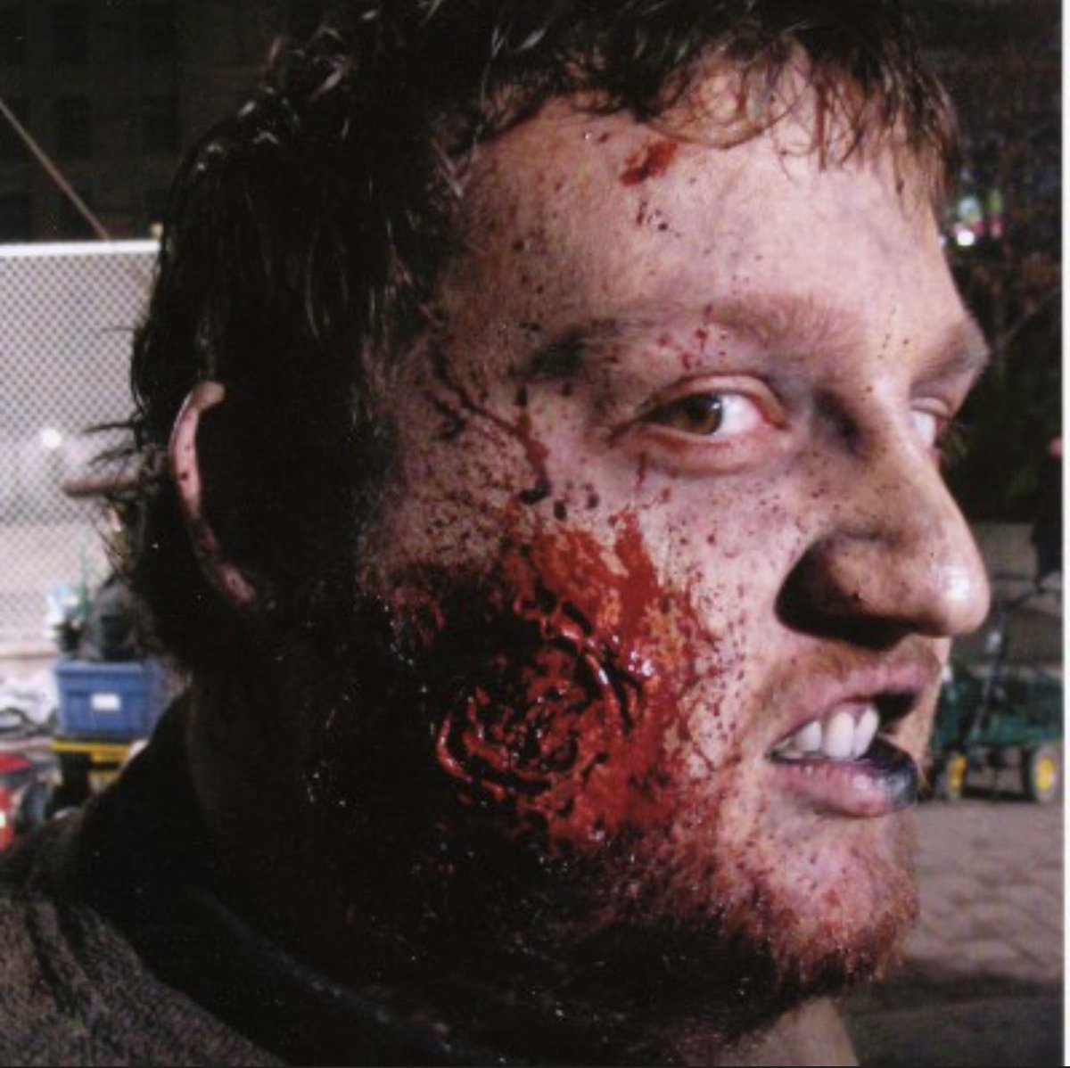 Kingcast19's tweet photo. If you’ve listened to today’s Patreon Bonus episode on Romero and King’s relationship and hear Kingcast co-host Vespe brag about being a Romero zombie, here’s photographic evidence from the set of Land of the Dead. #freshkill #hotzombie https://t.co/8I2qPbOiha
