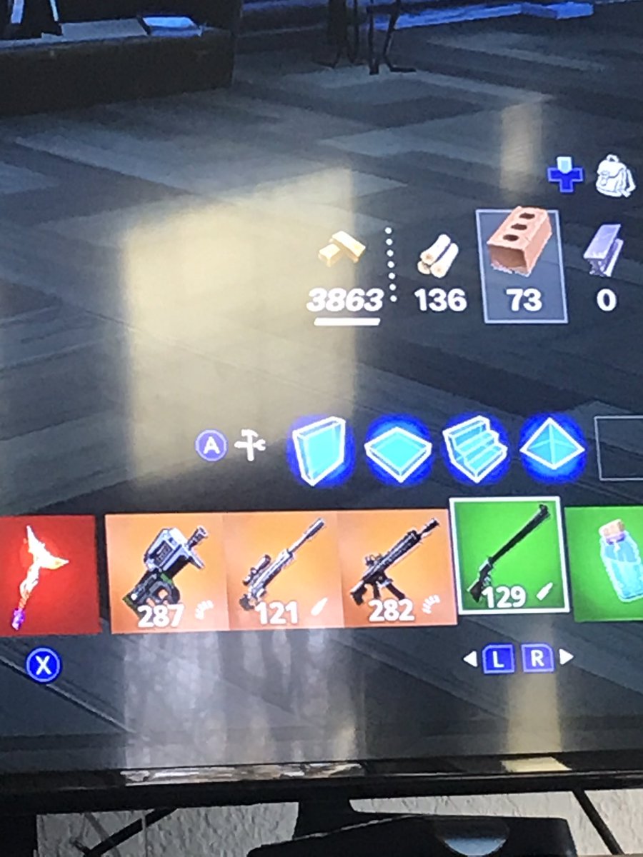 RiotRat2's tweet photo. @FortniteGame Solid gold is broke https://t.co/5J6NGfUPxL