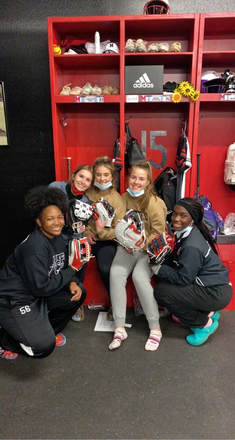 brook_jenkins15's tweet photo. we are blessed beyond measure!!!! before the holiday’s, we got to design our very own @MarucciSports glove!!! they finally came in and we are in love! it’s a great day to be a lady tiger!!!! #WinTheDay https://t.co/VjxkZJJhji