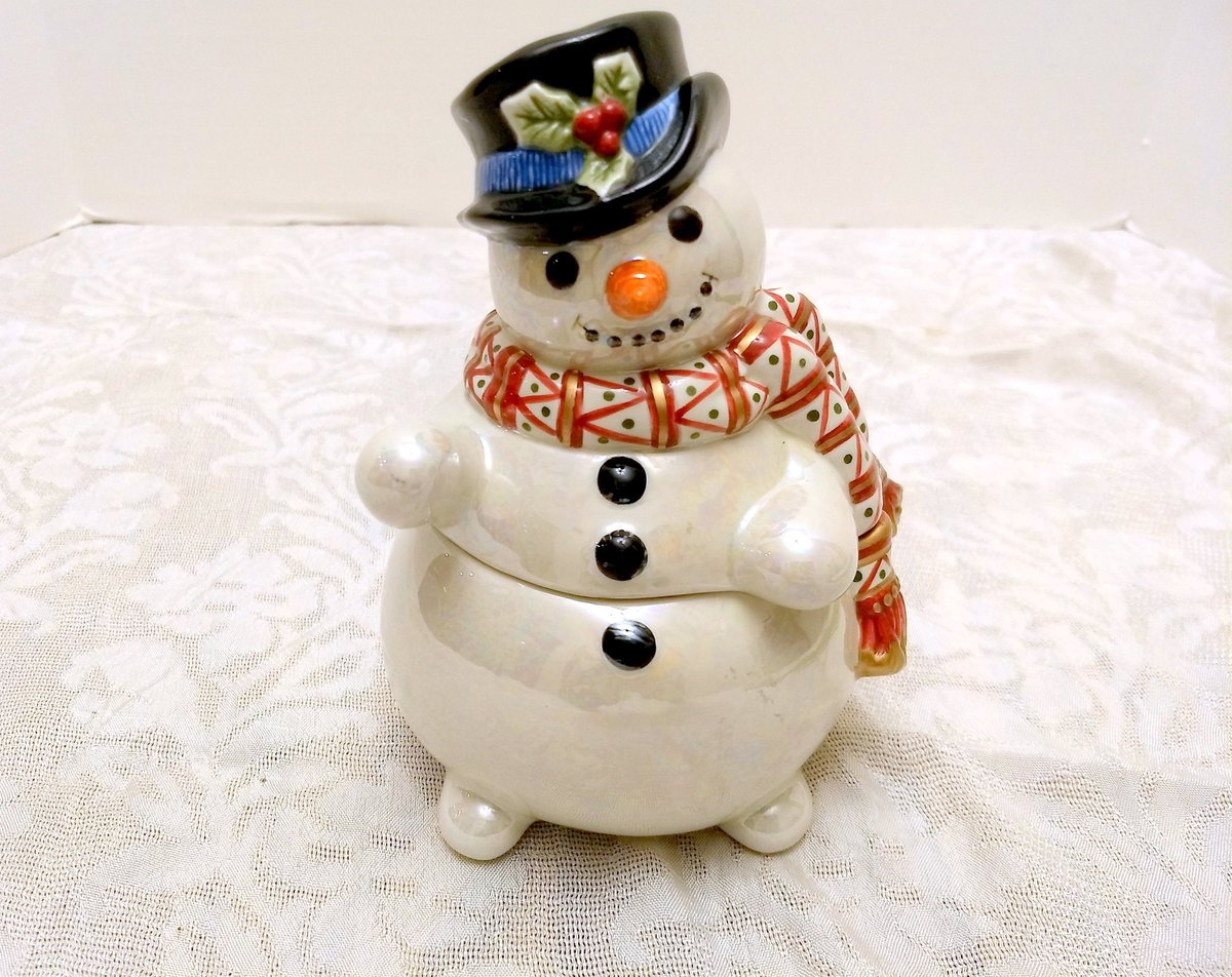 LootByLouise's tweet photo. Excited to share the latest addition to my #etsy shop: Snowman Ceramic Dish Fitz and Floyd Classics Frosty Top Hat Covered Jar Holly Holiday Candy Dish https://t.co/kz2hZoxHLa #christmas #ceramic #frosty #snowman #ceramicsnowman #fitzandfloyd #tophat #candydish https://t.co/p46kmcPQuI