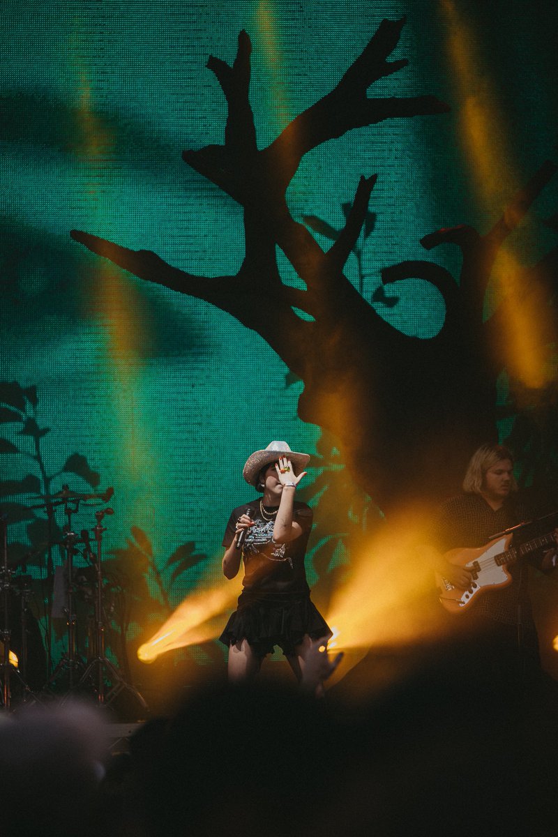 itssschony's tweet photo. 💥 yeehaw glitter cowgirl @BENEEMUSIC x @RHYTHMANDVINES ✨🤠

IG: https://t.co/GzPQIveNdt https://t.co/1g9RmOfOB2