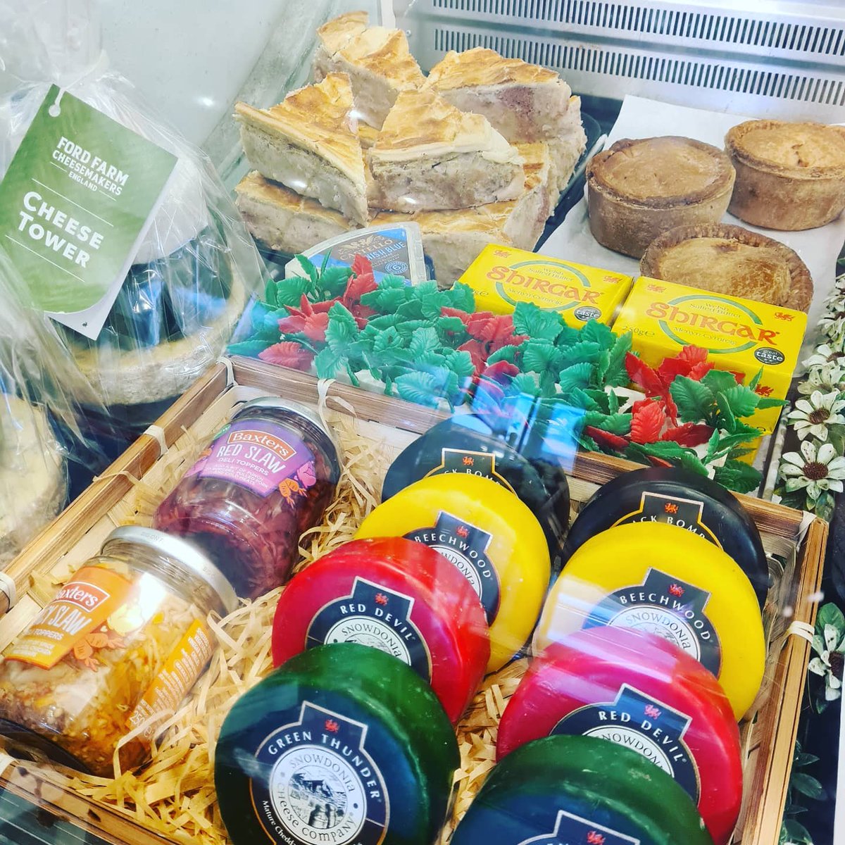 RhonddaRen's tweet photo. Delicious looking food in The Deli &amp; Bakehouse, Hannah Street, #Porth. 🍯🍪🧀 Their Facebook page is here: https://t.co/IY7uHiGeZJ &amp; they've asked if people could please share it. 😊🧁 #Rhondda #PositivePorth #RCT https://t.co/vEoqtqhznV