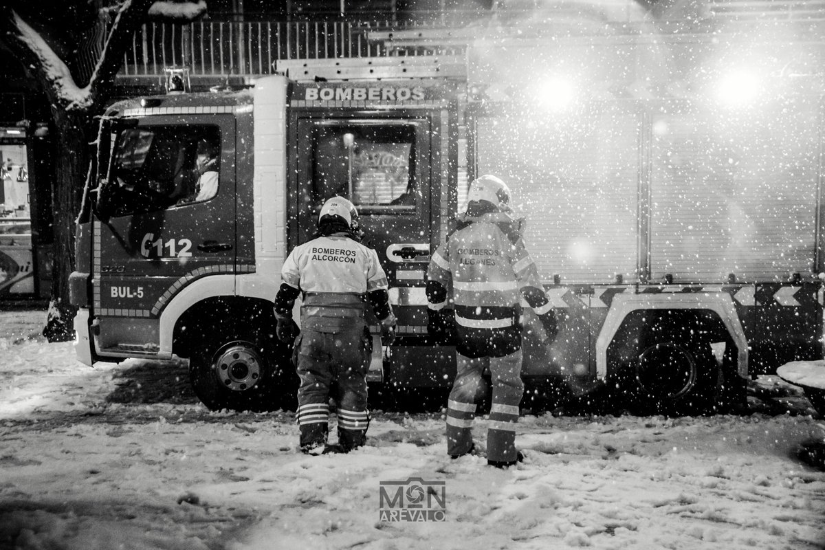 clep00's tweet photo. Alcorcón 
@alcorconbombero
 
@AytoAlcorcon
 #nevada #alcorcon #madrid #madridnieve @MADRID @PoliciaAlcorcon https://t.co/r9WHtEzWmg
