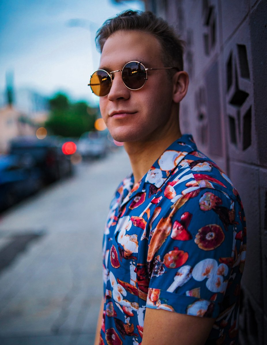 hey it’s a hellscape out there but i’m vibin cuz i just sent my first single to Spotify Raising hands pre-saves next week and available to stream next month. lez geddiiiit 🏴‍☠️🌴