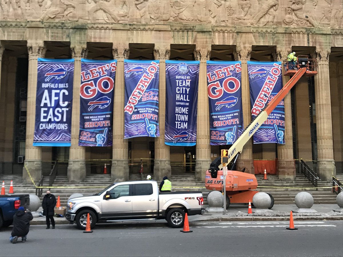 La ciudad de Buffalo ya esta lista para recibir las emociones de los Playoffs.

#BillsMafia
#GoBills
