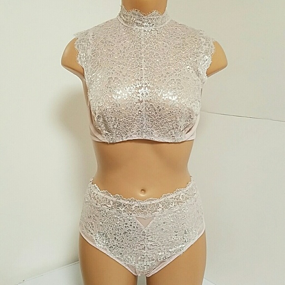 StatementVA's tweet image. So good I had to share! Check out all the items I'm loving on @Poshmarkapp from @8fun_com #poshmark #fashion #style #shopmycloset #faccia #victoriassecret #lularoe: posh.mk/6H6CoaRjTcb