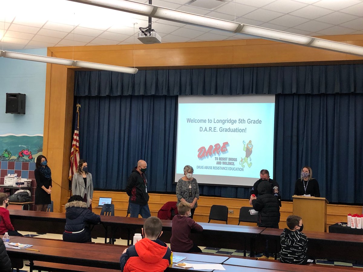 StephanieBanach's tweet photo. Thank you @GreecePoliceNY for the wonderful DARE graduation for the 5th graders at @LongridgeGCSD . @GreeceCentral @snnrago229 @seanhmccabe @tmelore https://t.co/fh5M0R8yr3