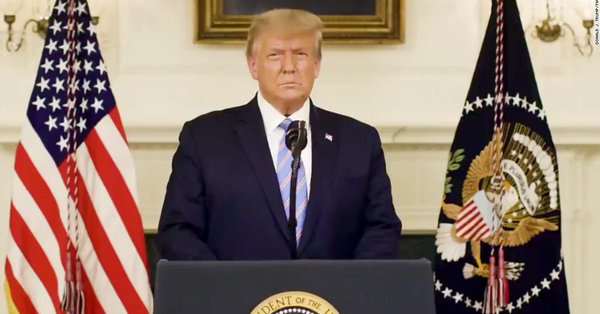 CNNPolitics's tweet photo. BREAKING: Twitter bans President Trump permanently https://t.co/aAzzoBSoRo https://t.co/J9Yj1lurL2