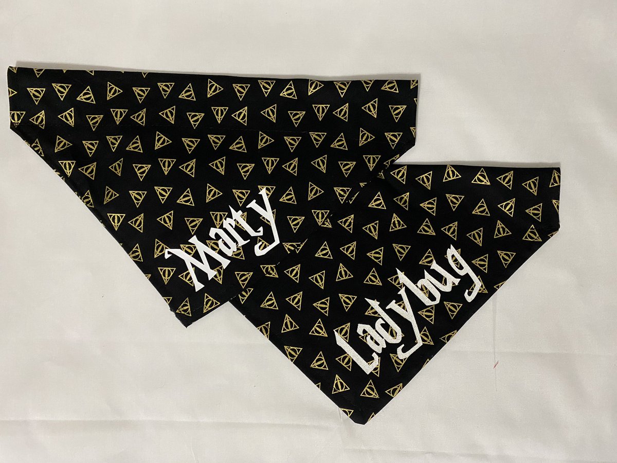 🪄 LUMOS!
New order going out today. Two XL Harry Potter Bandanas. Available in our shop:
pawsandawws.com  Use code: Bandana2021 for $2 off every item in your cart. Personalization and shipping are always free! #dogsoftwitter #harrypotterdog