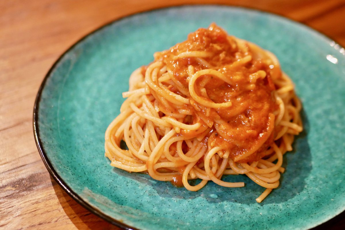 HikaruruKitchen's tweet photo. 悪魔のパスタ / Devil's pasta

イータリーでゲットしたイル・モンジェットの「悪魔のソース」を使った簡単ピリ辛パスタ🍝😈
麺はマンチーニ社のスパゲッティーニ🇮🇹

#パスタ #スパゲッティ #pasta #spaghetti 
#料理 #おうちごはん #おうちパスタ #cooking #mancini #italy #eataly https://t.co/uEycjqrvx5