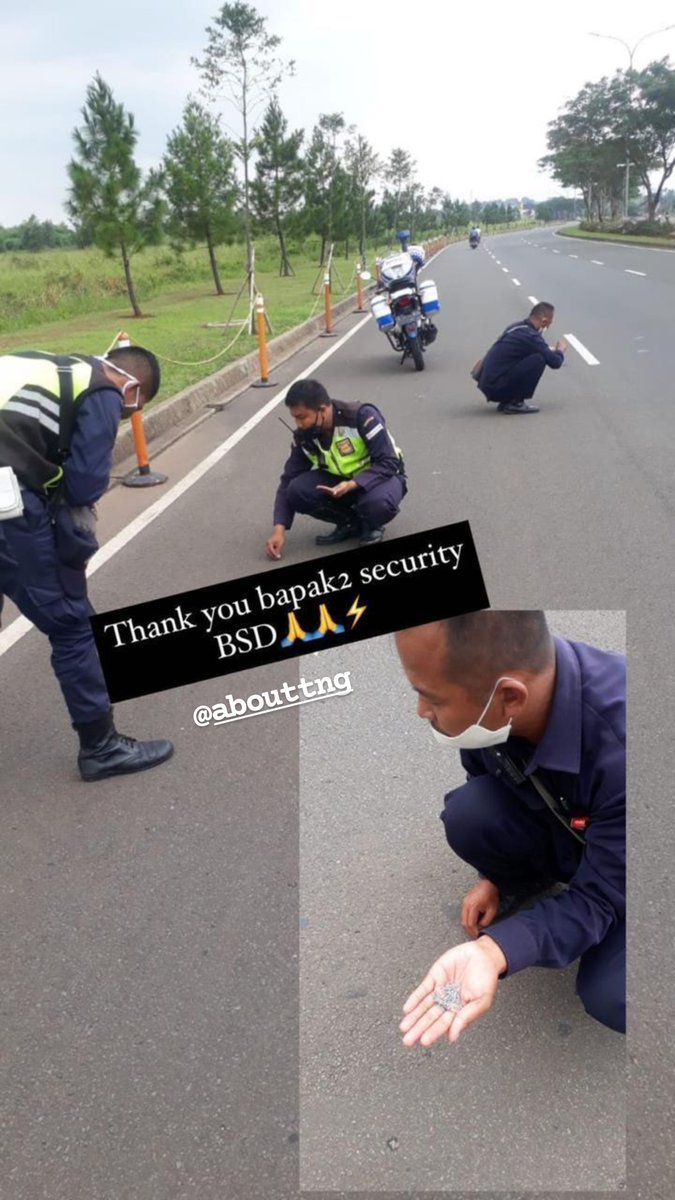 abouttng's tweet photo. Bagi Anda yang bersepeda melintasi jalan sekitar cluster Mozia BSD, Lengkong Kulon, Pagedangan, Kabupaten Tangerang, harap berhati-hati. Pasalnya tadi pagi petugas keamanan menemukan ranjau bertebaran. https://t.co/LDHDX0cymK