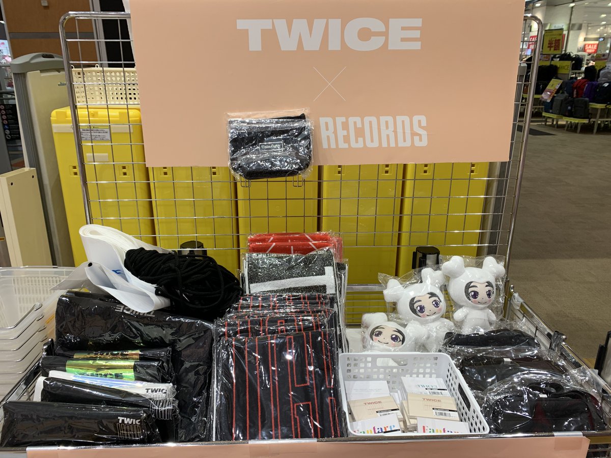 TWICE】 本日も10:30～オフィシャルグッズ＆限定グッズ販売会開催中