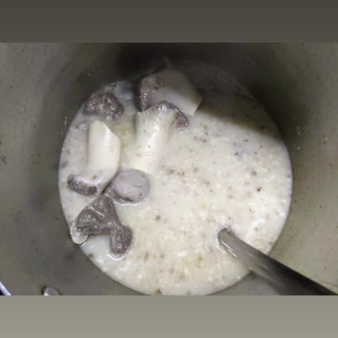 obu_imura's tweet photo. 透明な豚骨ラーメン

作ってみたけど、

失敗しました（笑）

綺麗な豚骨スープが完成（笑）

⇩ネット予約はこちら⇩
https://t.co/ZBReV44bpX

#Imura
#大府居酒屋
#泊まれる居酒屋
#泊まれる居酒屋Imura https://t.co/CqrVyg7hhF
