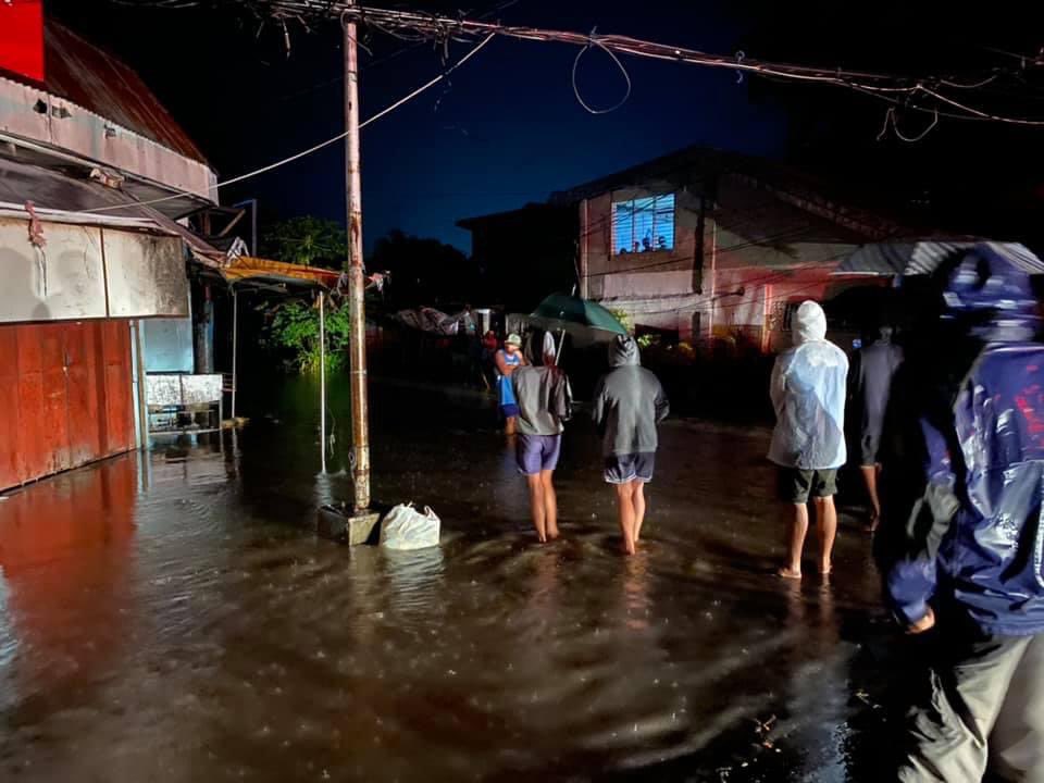 A call for help! 

@ADNWVisayas is coordinating emergency relief assistance for families badly hit by heavy rains and flooding in the cities of Silay, Talisay and Victorias, and EB Magalona town in Negros Occidental. 

#ALDUBatADNGoodwill 

facebook.com/CARERESCUE/pos…
