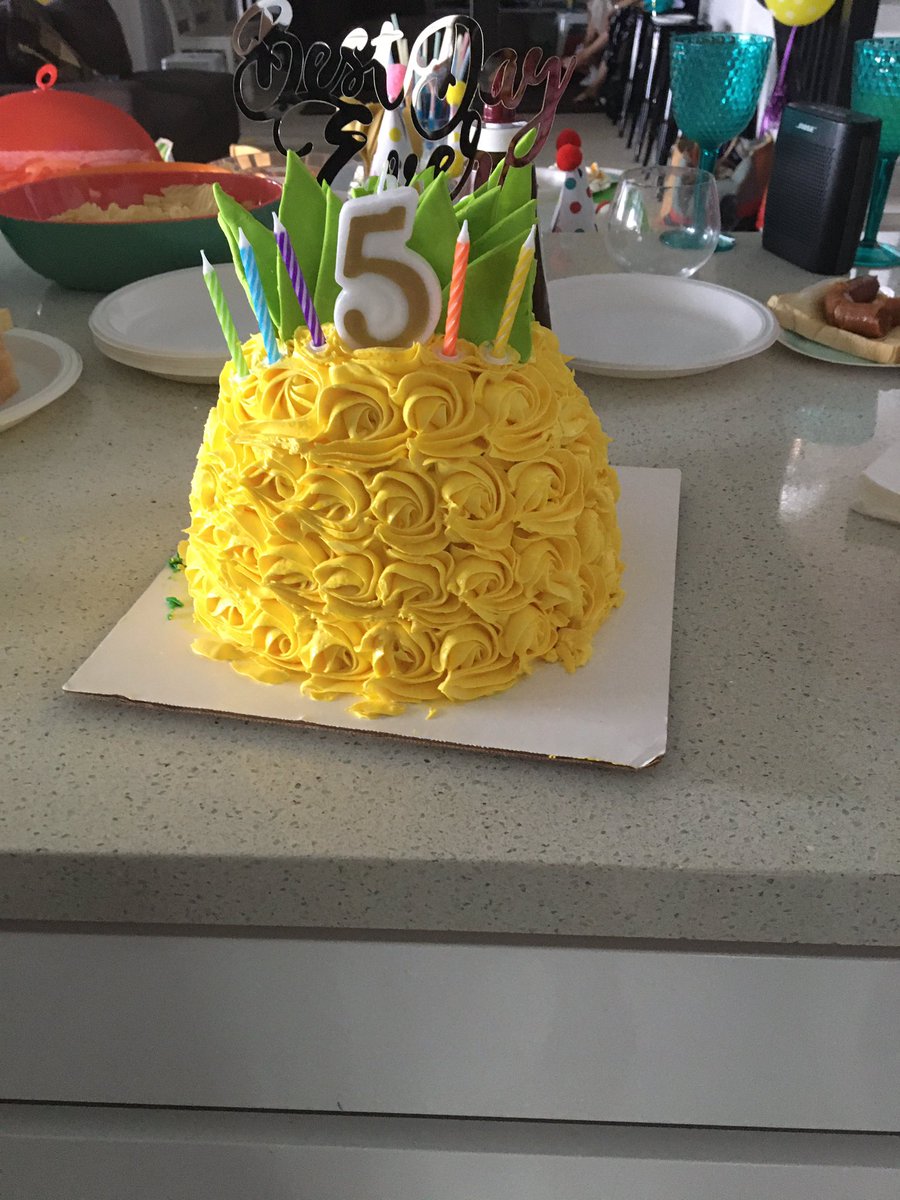 mealyclan's tweet photo. @GabeHelmy this is my little brothers birthday cake https://t.co/04t8zENCIv