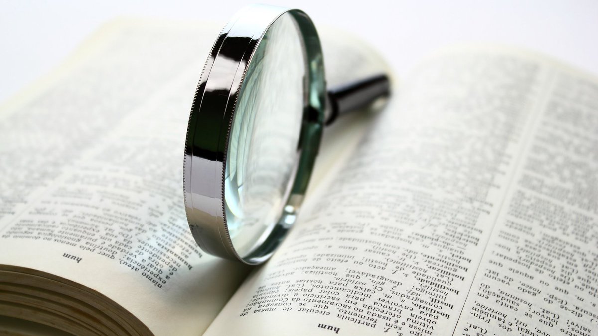 denichl's tweet photo. Readers have distinct perspective in viewing a literary text. Through utilizing literary criticisms, one can expand their purview to have a better understanding of the text. It does not only guide but also amplify one's view culturally and historically.

#LearnLit
#QuickTweet02 https://t.co/bRJp1kRQc7