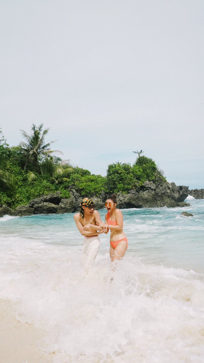 EJ_NACION's tweet photo. expectation vs. reality @lizasoberano  🤣🌊 https://t.co/zapSldW7kk
