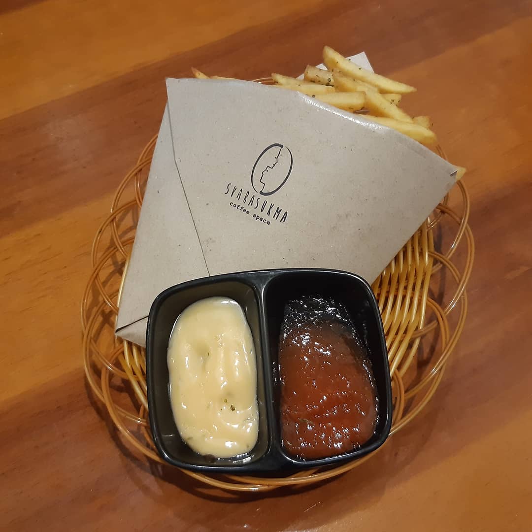 BeeNEagle1's tweet photo. Hola Guys! 👋

Setelah sekian lama, akhirnya kami balik lagi nih, guys~

Kali ini, kami akan nge-Review sebuah tempat makan mie sekaligus tempat nongkrong yang ada di Banda Aceh, bernama Svarasukma Coffee Space! 
~
~
#Review 
#cafe 
#svarasukmacoffeespace 
#BeenEagle https://t.co/UZ5iRCJEdX