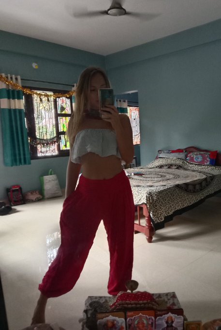 Happy happy Corona. Everything what is going on is holy, everything is God and we are parts of big flame<a href="/tag/%D0%BD%D0%BE%D0%B2%D0%B0%D1%8F%D0%B0%D0%B2%D0%B0%D1%82%D0%B0%D1%80%D0%BA%D0%B0"class="tags"><span>#новаяаватарка</span></a>