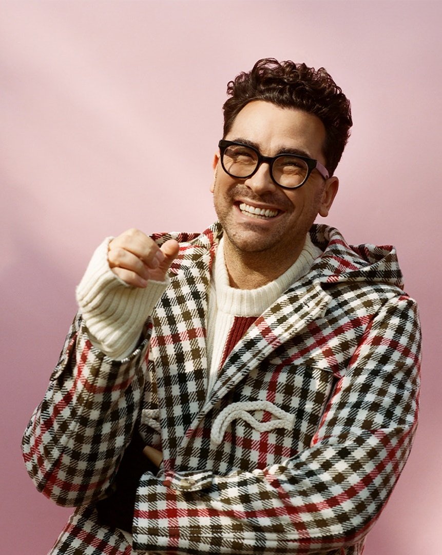 Idk anymore so here's  @danjlevy as the queen's hats, a thread: