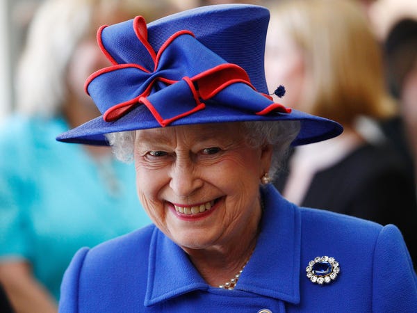 Idk anymore so here's  @danjlevy as the queen's hats, a thread: