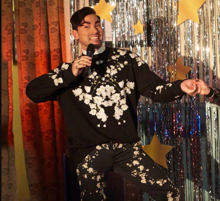 Idk anymore so here's  @danjlevy as the queen's hats, a thread: