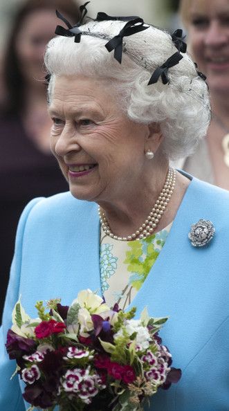 Idk anymore so here's  @danjlevy as the queen's hats, a thread: